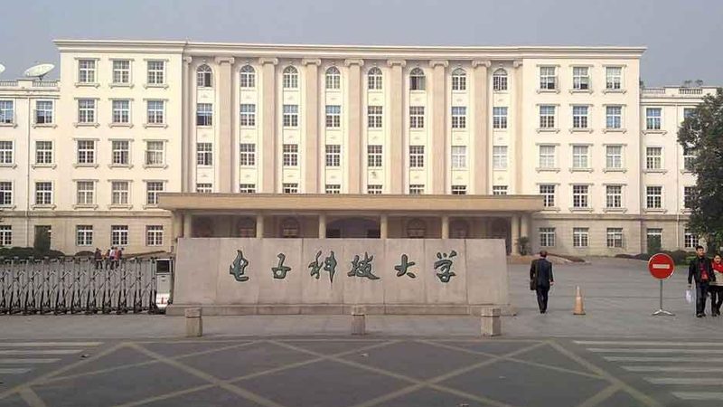 选择合适的硬件设计外包合作伙伴至关重要。以下是一些筛选合作伙伴的要点：